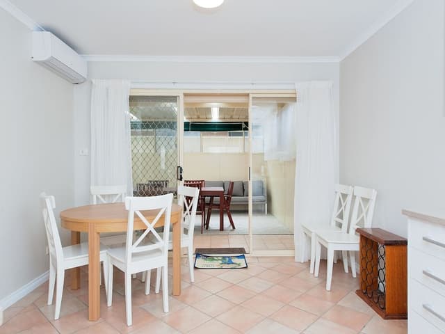 Occy's @ Fingal Bay (Tri bunk)