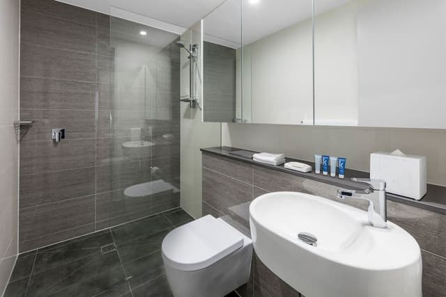 2 Bedroom Balcony Harbour View Suite