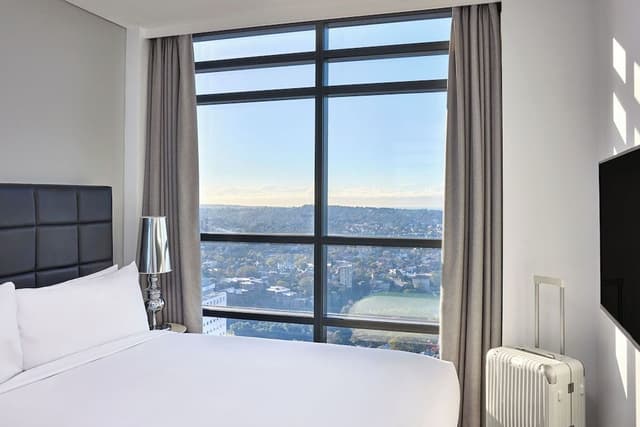 2 Bedroom Corner Harbour View Suite