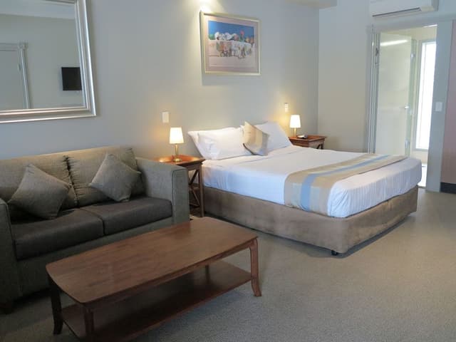 Deluxe Studio, 1 Queen Bed