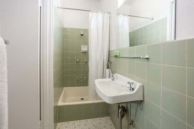Studio Queen + Single
