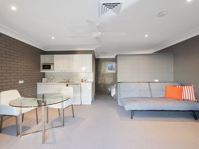 Queen Room 2 with Shared Balcony, Non Smoking