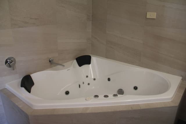 Queen Spa Room
