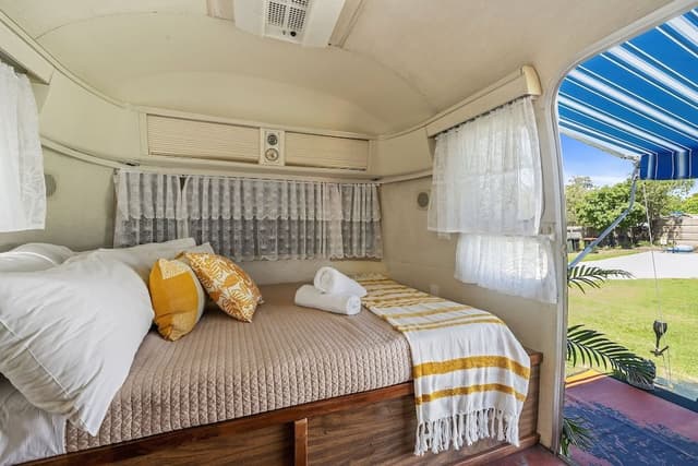 Tradewind Airstream Caravan (Shared Toilet)