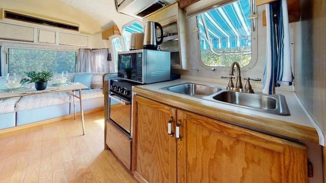 Sovereign Airstream Caravan (Shared Toilet)