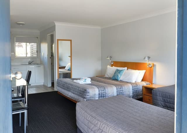 Deluxe Family Room, Kitchenette