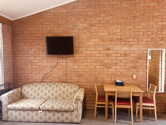 Twin Room, Accessible, 1 Queen Bed and 1 Single Bed