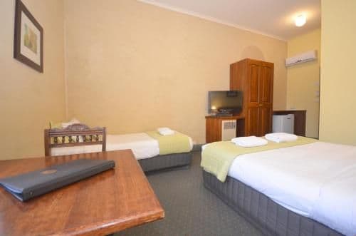 Heritage Queen Twin Room
