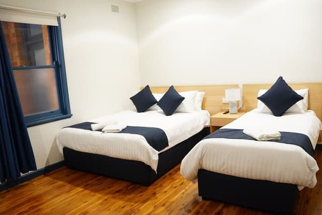 Deluxe Queen Single with Ensuite Bathroom