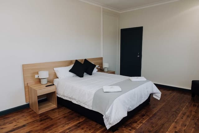 Queen Ensuite Room