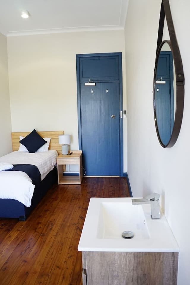 Single Ensuite Room