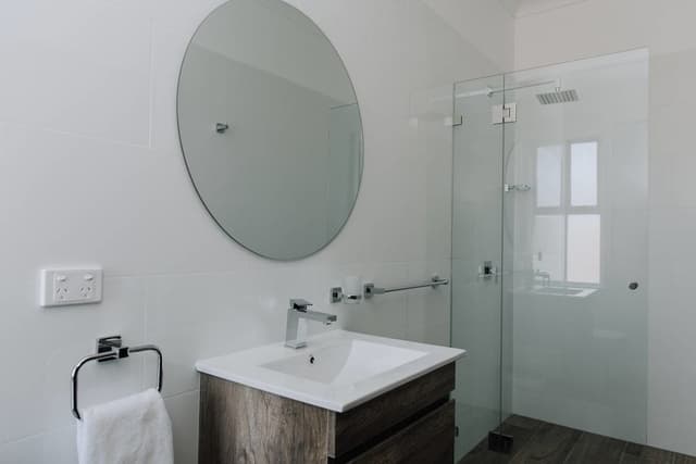 Single Ensuite Room