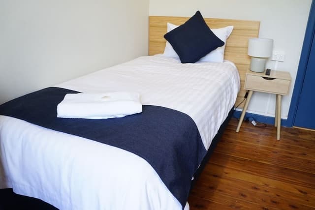 Single Ensuite Room