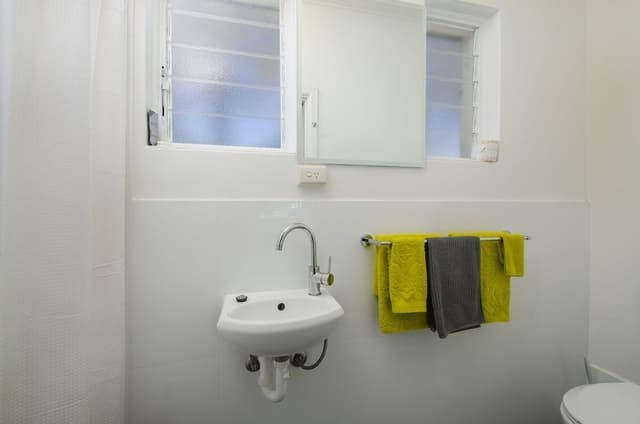Twin Room (2 Singles )
