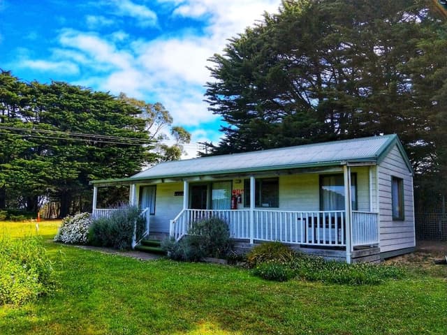 Two Bedroom Family Cottage with Country View Non Pet Friendly