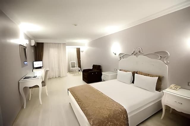 Deluxe Queen Room
