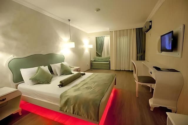 Deluxe Queen Room