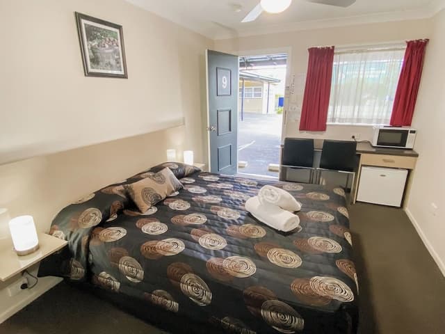 Standard Room, 1 Queen Bed