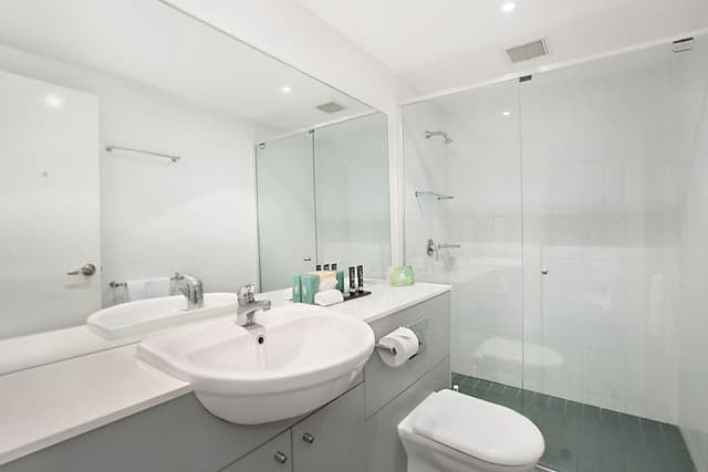2 Bedroom 2 Bathroom Pool View Apartment