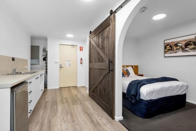 Apartment, 2 Bedrooms, Courtyard Area, Free Wi-Fi & Parking