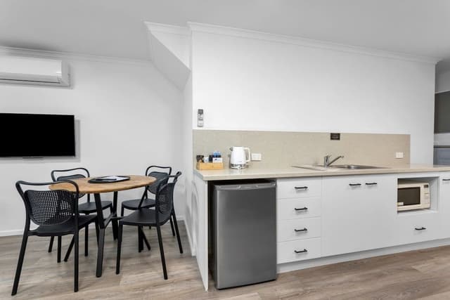 Apartment, 2 Bedrooms, Courtyard Area, Free Wi-Fi & Parking