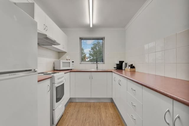 Three Bedroom Suite, Free Wi-Fi & Parking