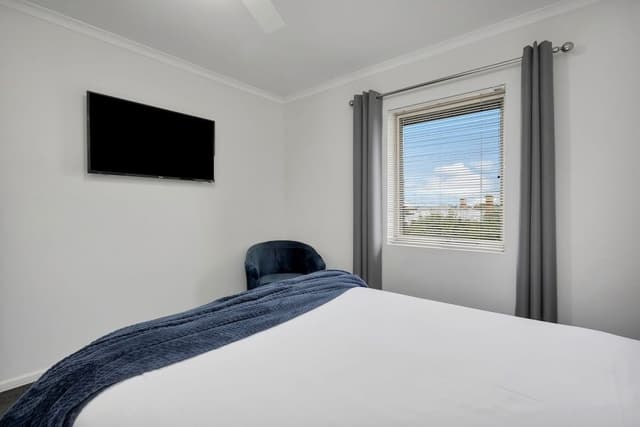 Three Bedroom Suite, Free Wi-Fi & Parking