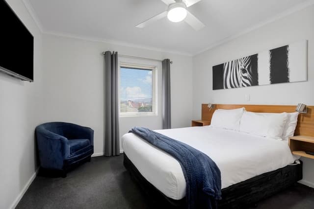 Three Bedroom Suite, Free Wi-Fi & Parking