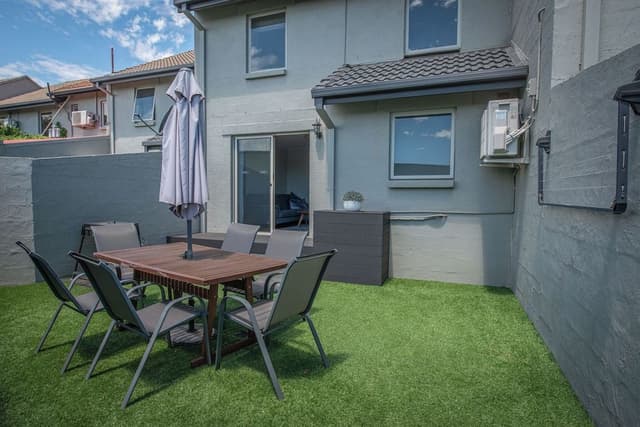 Three Bedroom Suite, Free Wi-Fi & Parking