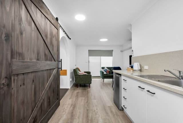 Apartment, 2 Bedrooms, Courtyard Area, Free Wi-Fi & Parking
