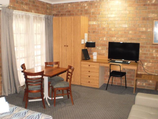 Deluxe Family Room (Downstairs)