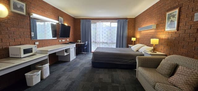 Deluxe Queen Room