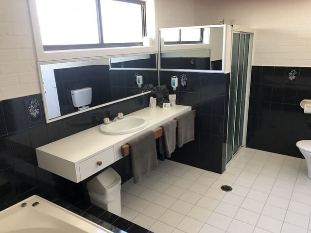 Superior Studio Suite, 1 King Bed, Bathtub