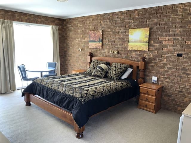 Superior Studio Suite, 1 King Bed, Bathtub