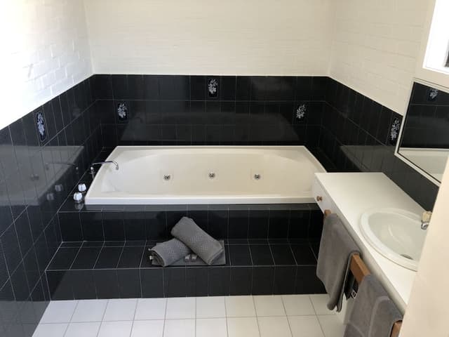 Superior Studio Suite, 1 King Bed, Bathtub
