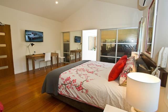 Premium Suite