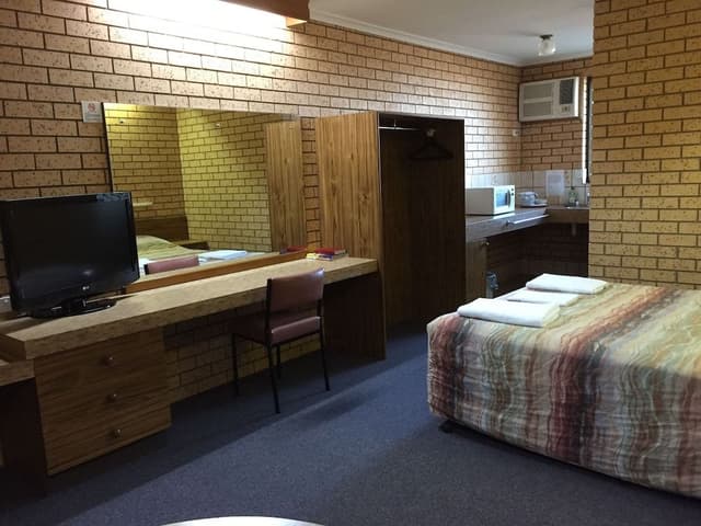 Standard Queen/Twin Room