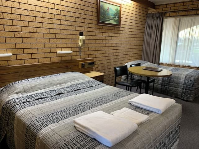Standard Queen/Twin Room