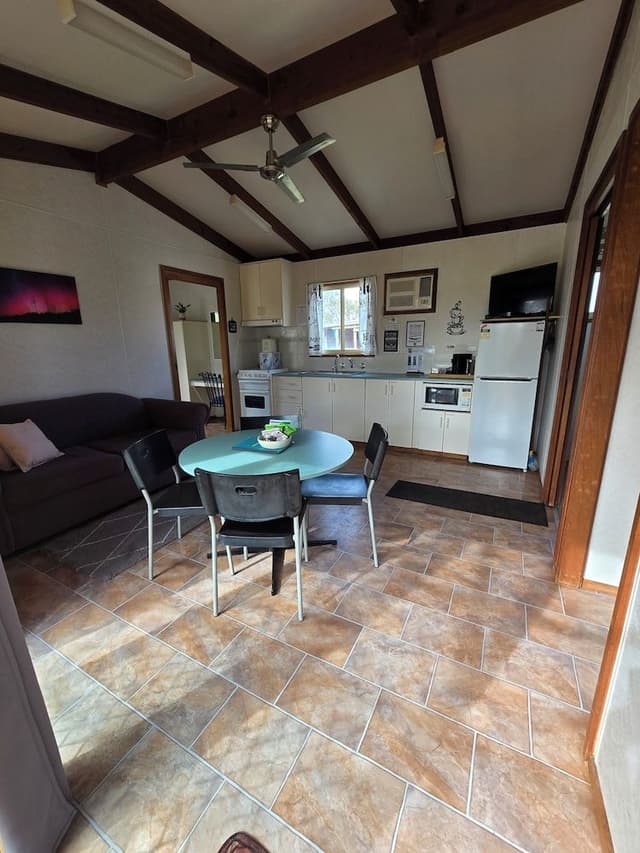 Piccadilly Cottage