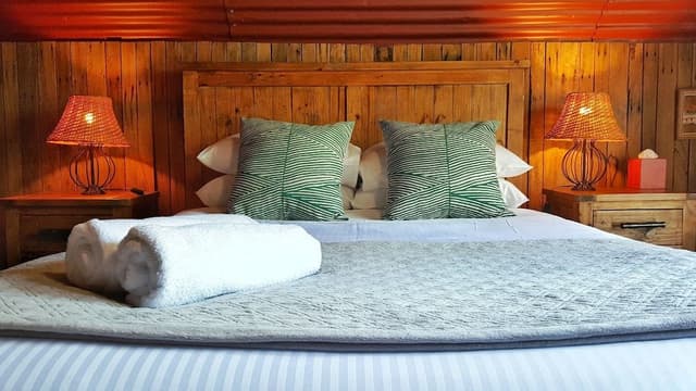 Comfort Cabin, 1 Queen Bed, Hot Tub, River View