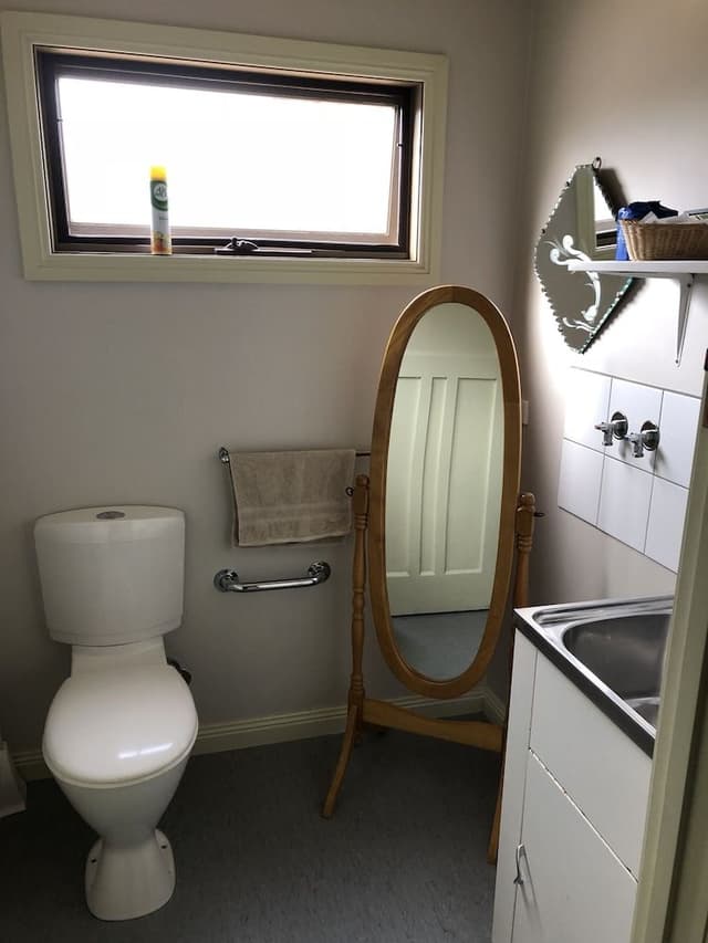 Basic Triple Room with Shared Bathroomg (in a Guest House)
