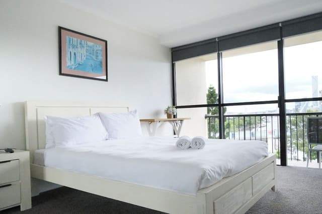 Deluxe Riverview Apartment
