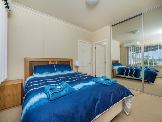 Family Townhome, 3 Bedrooms, Accessible, Pool View