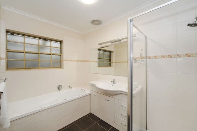 Two Bedroom Apartment with Garden