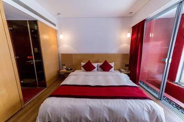 Happiness Suite, 1F