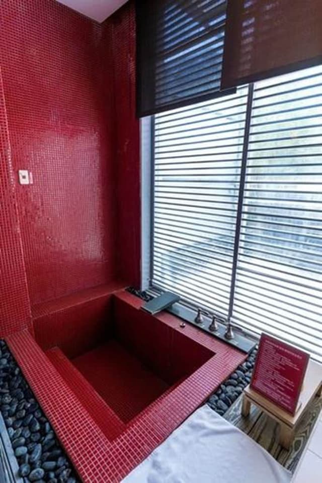 Happiness Suite, 1F