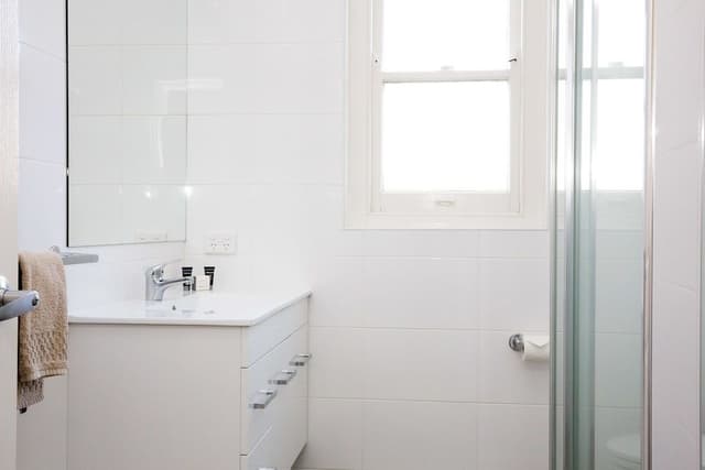 One-Bedroom Queen Apartment