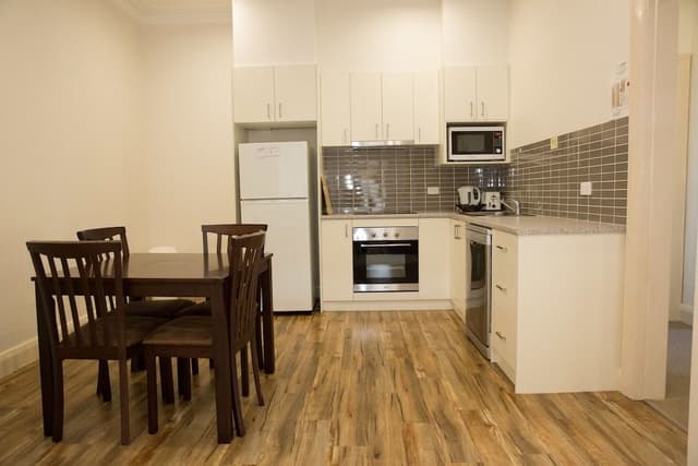 One-Bedroom King Apartment