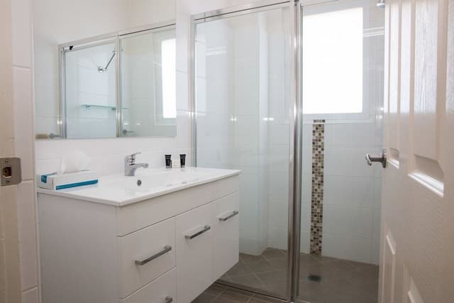 One-Bedroom Queen Apartment