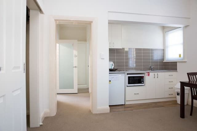 One-Bedroom Queen Apartment